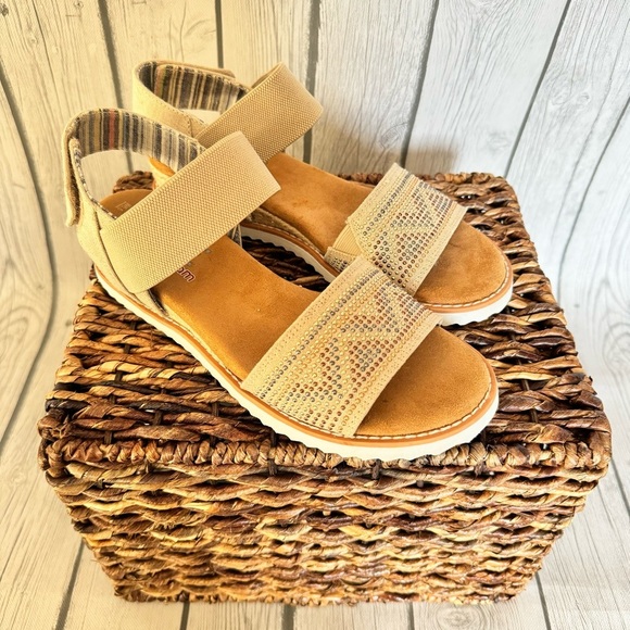 Skechers Bobs Desert Kiss - Bella Breeze Sandal | Natural/Multi - Picture 3 of 7